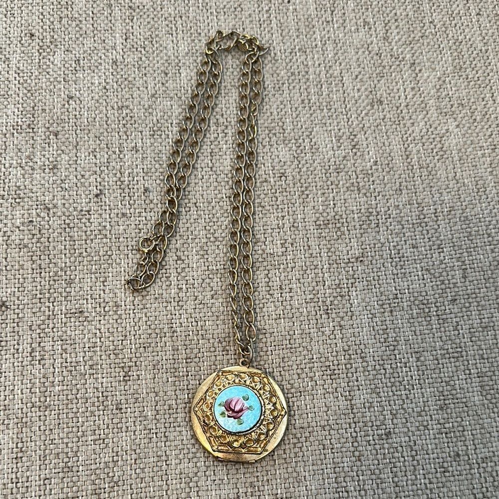 Vintage 1950’s Unsigned Gold Tone Large Enamel Painted Flower Locket Necklace